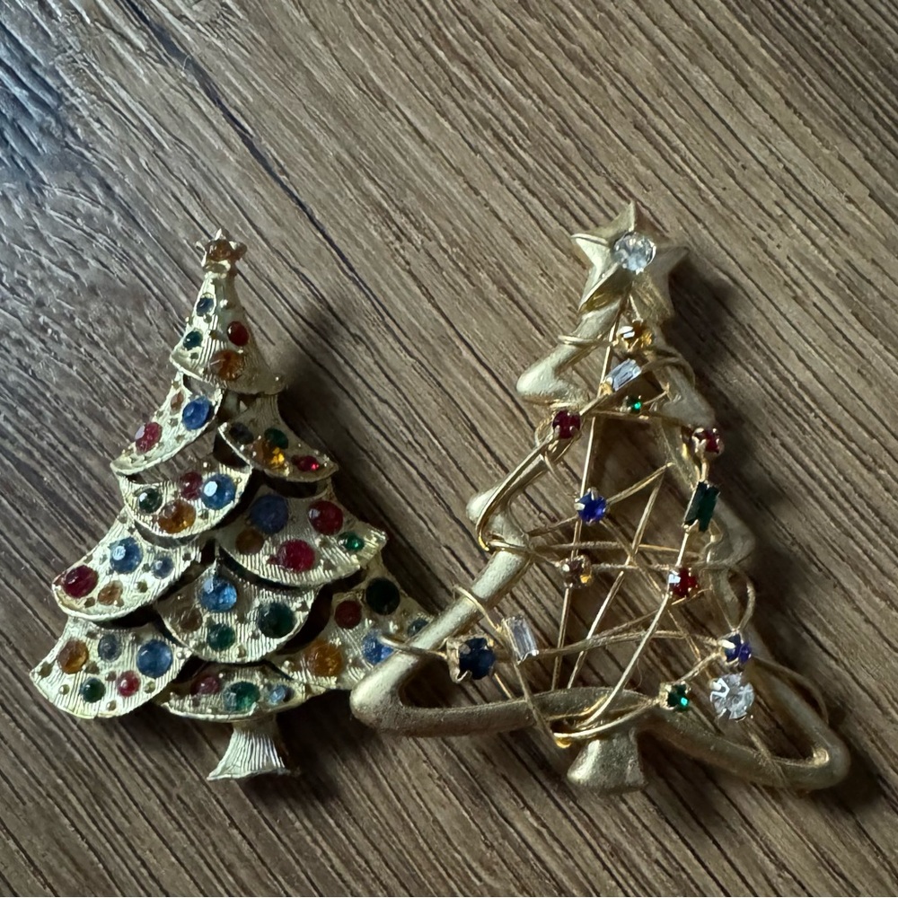 VINTAGE Rhinestone Christmas Tree Brooch Set